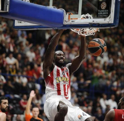 El Armani Milán confía en Patric Young