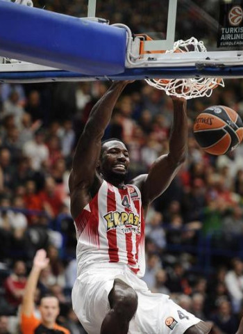 El Armani Milán confía en Patric Young