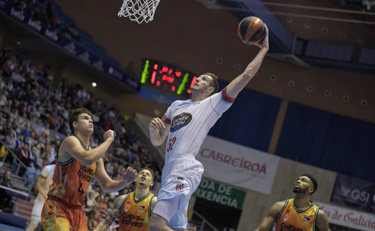 Rubén Guerrero, cerca del Coviran Granada