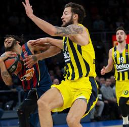 KIROLBET Baskonia cede ante Fenerbahce (65-79)
