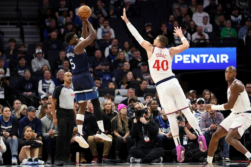Los Wolves remontan ante Clippers al ritmo de Edwards, 106-108