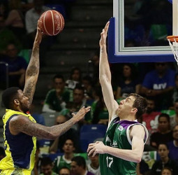 Fran Vázquez ya es el máximo taponador histórico de la Liga Endesa