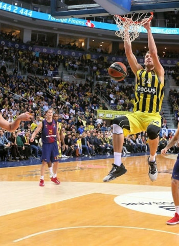 El Barcelona Lassa lucha hasta el final ante el Fenerbahce (86-82)