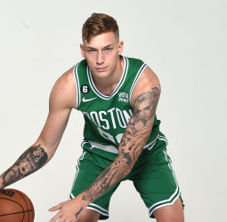 Luka Samanic, sin sitio en los Boston Celtics, apunta al Maine Celtics de la G-League