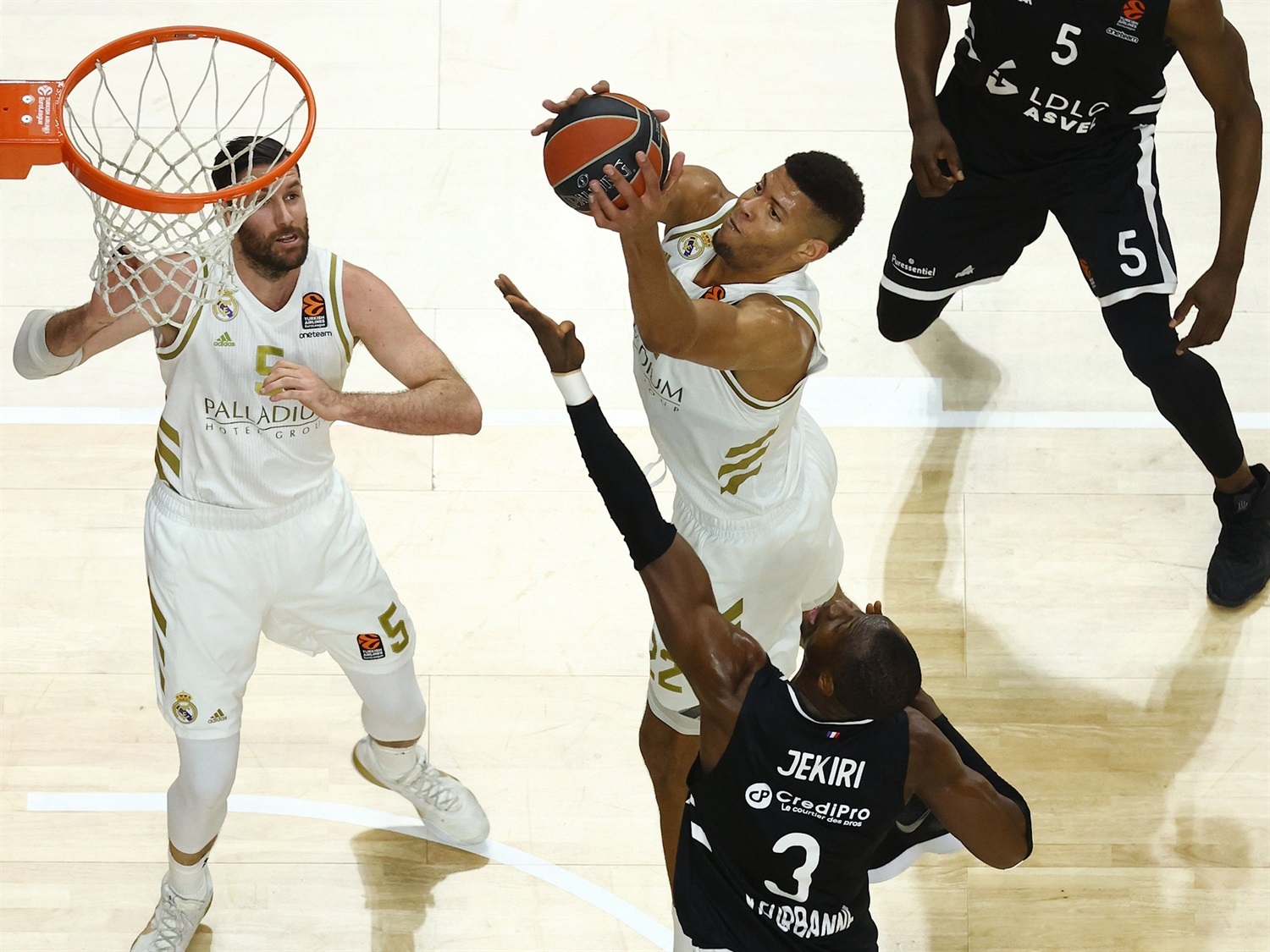 Tavares no cierra la puerta de la NBA
