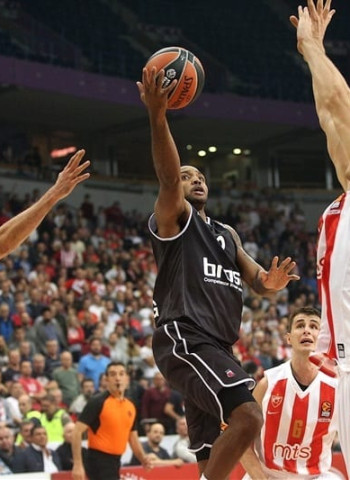 El Brose Baskets enlaza su tercera victoria consecutiva en Belgrado (69-75)