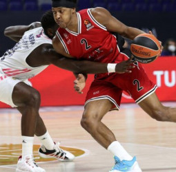 El Baskonia se interesa en Zach LeDay