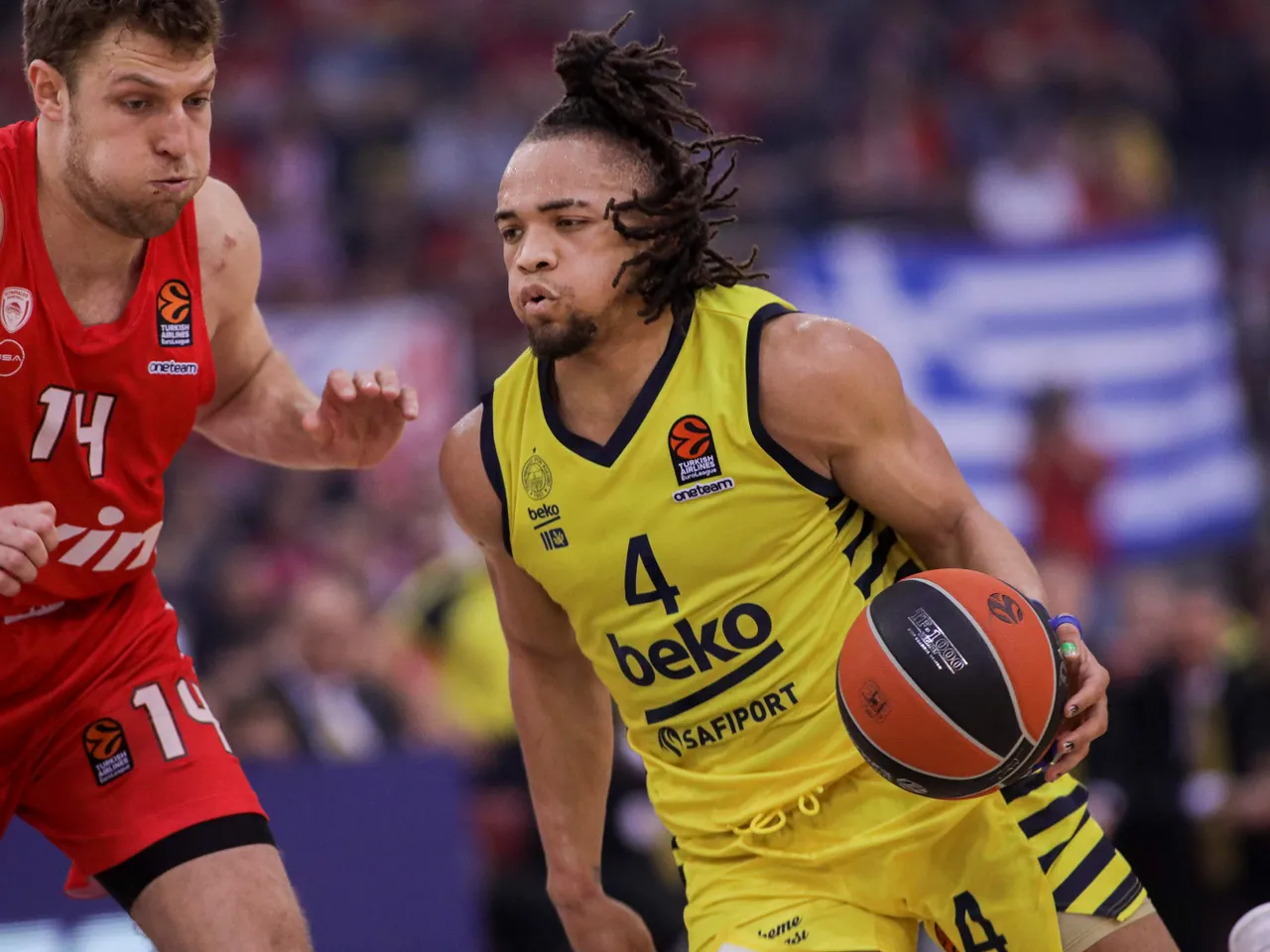 Una gran remontada le da vida al Fenerbahce (78-82) [1-1]