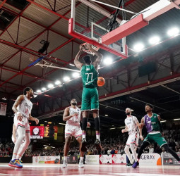 El Unicaja sobrevive en Cholet (74-86)