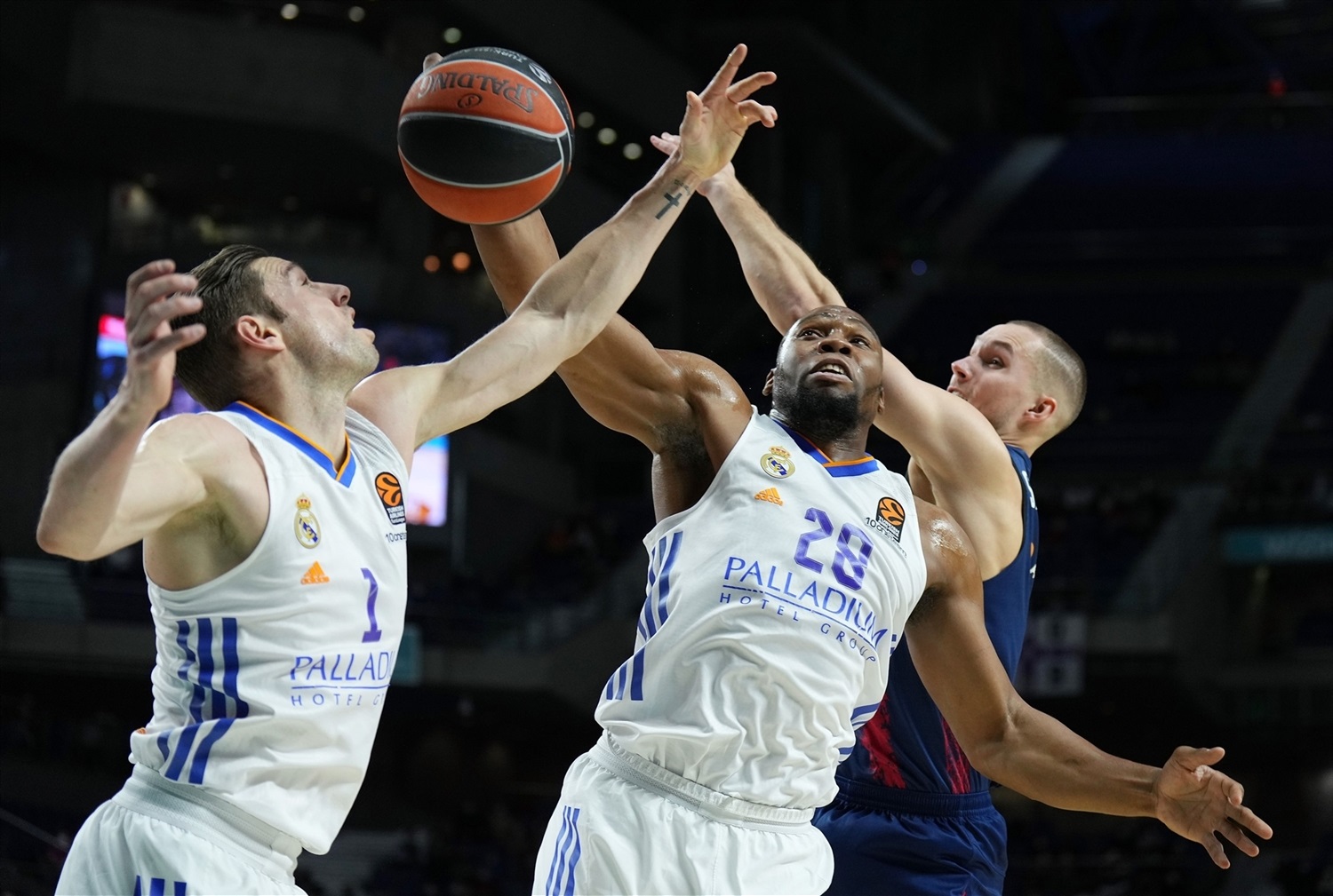 El Madrid vence al Baskonia en su partido 500 de Euroliga (89-74)