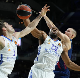 El Madrid vence al Baskonia en su partido 500 de Euroliga (89-74)