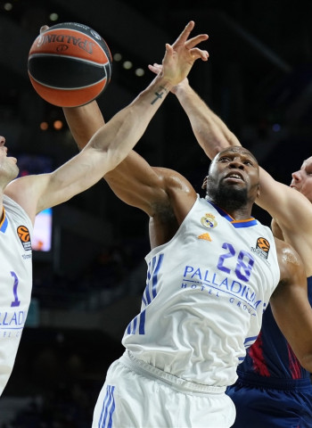 El Madrid vence al Baskonia en su partido 500 de Euroliga (89-74)