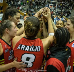 Spar Girona domina la tabla tras adueñarse de un gran clásico