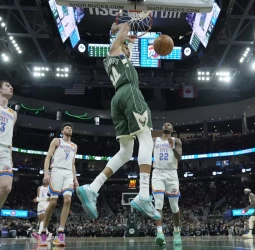 Los Bucks dominan sin concesiones a los Thunder