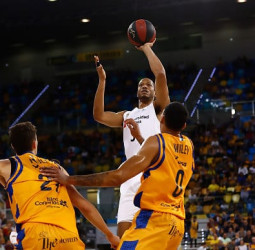 Campazzo decide la victoria número 20 del Real Madrid en Liga (71-77)