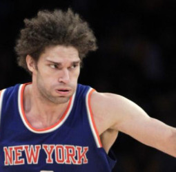 Robin Lopez marca las diferencias ante los Sixers