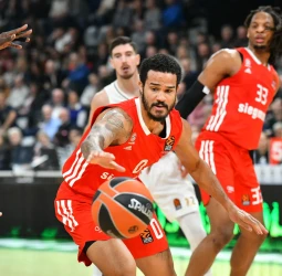 El Bayern remonta y gana al ASVEL a domicilio (74-75)