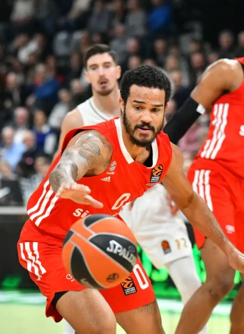 El Bayern remonta y gana al ASVEL a domicilio (74-75)