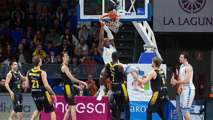 Sutton y López asaltan La Hamburguesa (83-88)