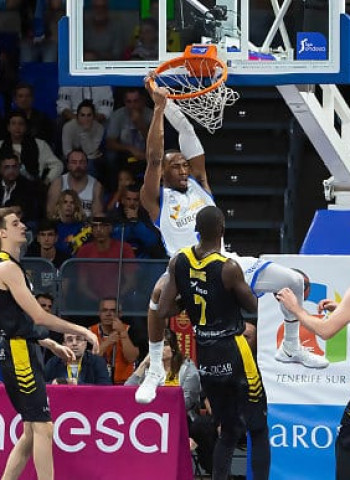 Sutton y López asaltan La Hamburguesa (83-88)