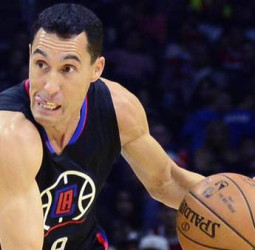 Prigioni quiere jugar un año más en la NBA