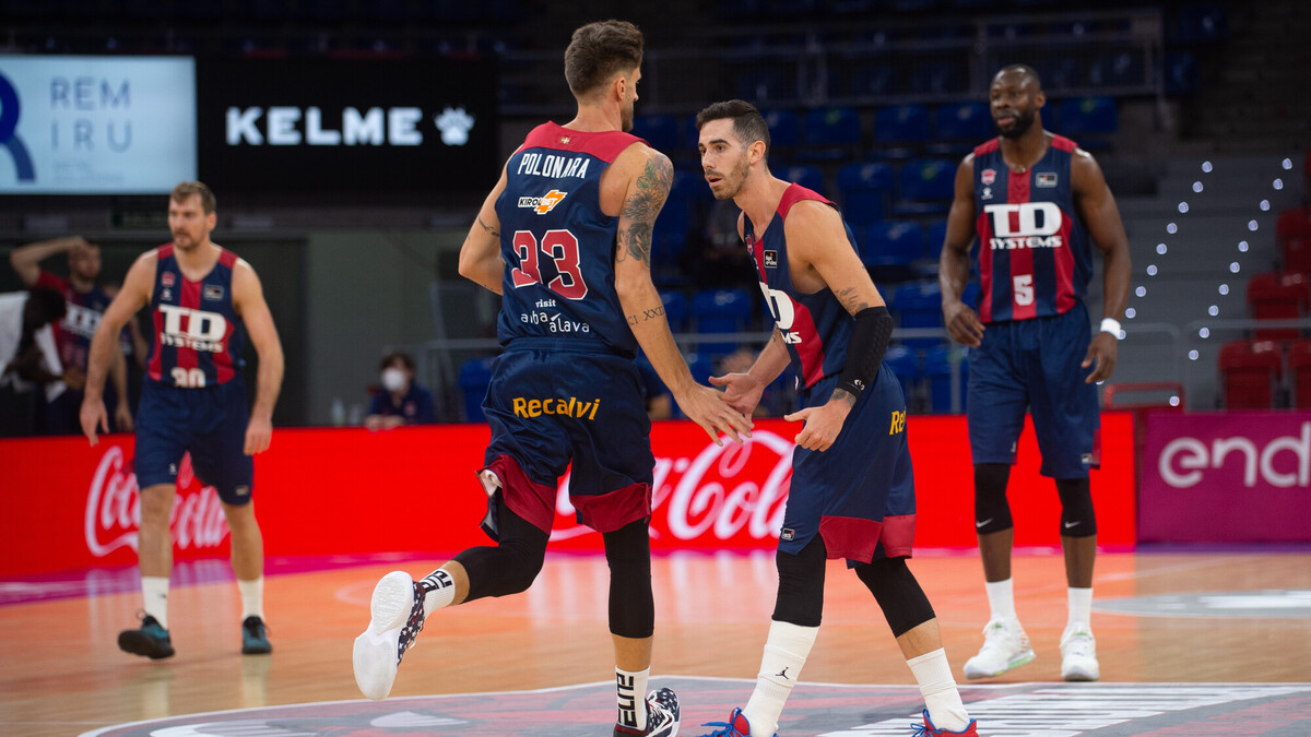 Gran victoria de TD Systems Baskonia ante el FC Barcelona (82-71)