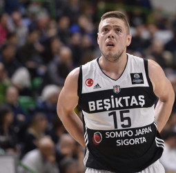 El Anadolu Efes sondea el fichaje de Vladimir Stimac