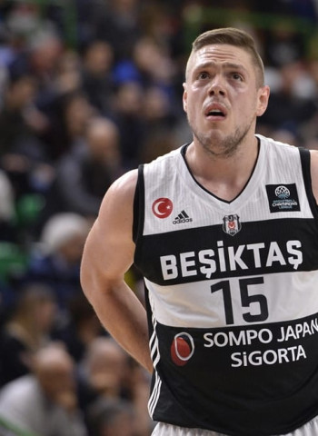 El Anadolu Efes sondea el fichaje de Vladimir Stimac