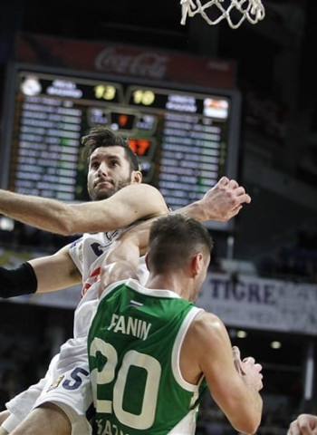 Victoria de equipo ante el Unics Kazan (89-75)