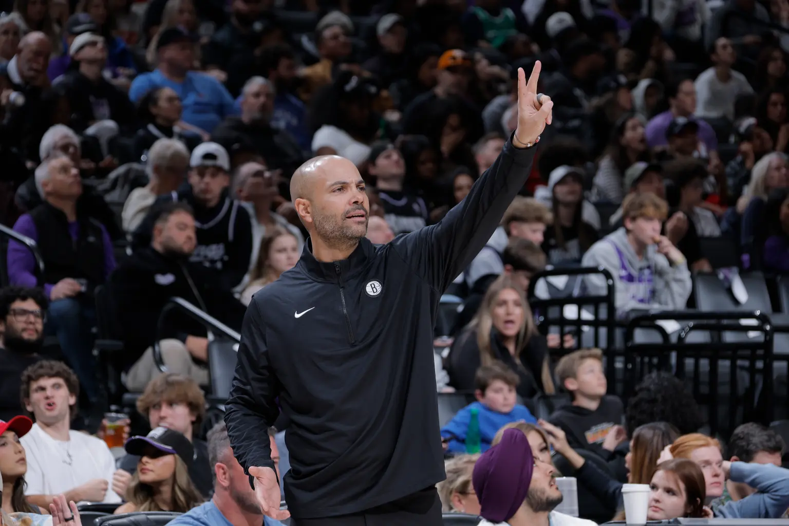 Jordi Fernández gana en su vuelta a Sacramento, 108-103
