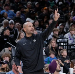 Jordi Fernández gana en su vuelta a Sacramento, 108-103