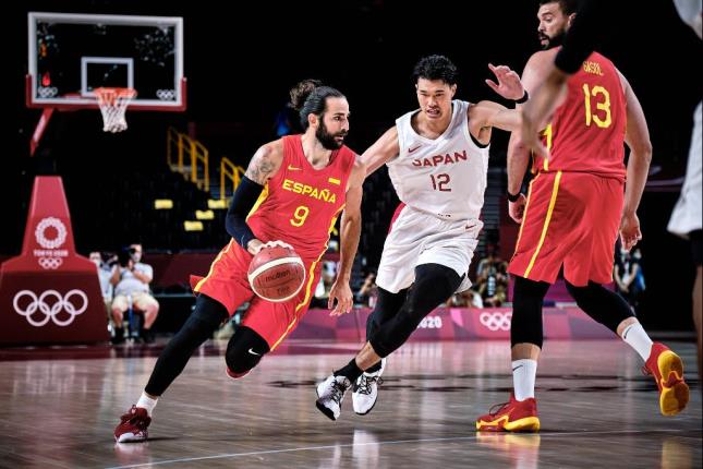 España presenta sus fortalezas en el debut en Tokio (77-88)