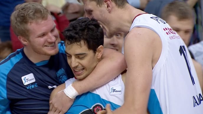 David Navarro da la victoria al Monbus Obradoiro en el último segundo (60-62)