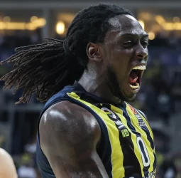 Motley lidera al Fenerbahce sobre el Estrella Roja (93-79)