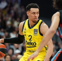Fenerbahce triunfa en una batalla épica contra París, 83-87