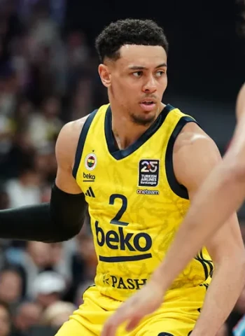 Fenerbahce triunfa en una batalla épica contra París, 83-87