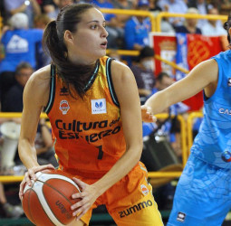 Perfumerías Avenida logra ante Valencia Basket el triunfo del futuro