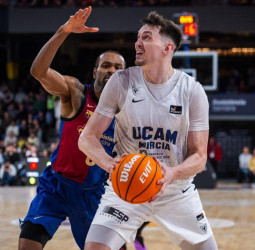 El Baskonia se interesa por Rodions Kurucs para reforzar su plantilla