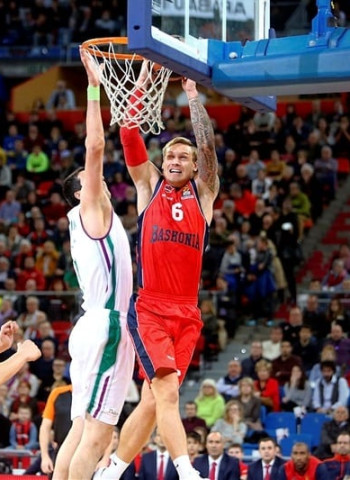 El Baskonia se hace fuerte en el Buesa ante Unicaja (88-82)