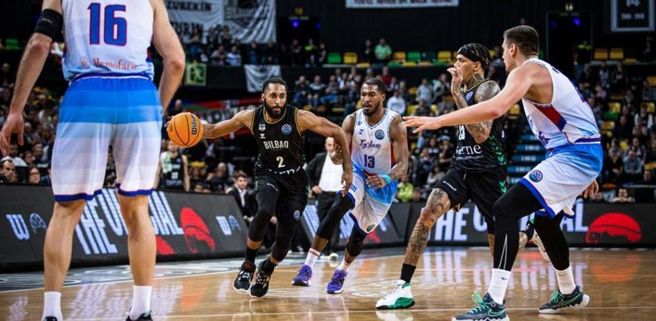 El Surne Bilbao cae en casa y se complica el pase (81-84)
