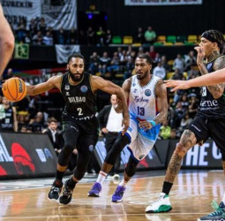 El Surne Bilbao cae en casa y se complica el pase (81-84)