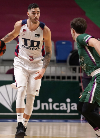 TD Systems Baskonia se hace fuerte en el Martín Carpena (79-91)