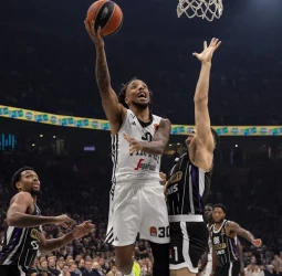Virtus Bolonia logra su primera victoria, 69-70