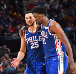 Embiid y Simmons vitales, Bucks puede con los Knicks y otra exhibición de Mitchell