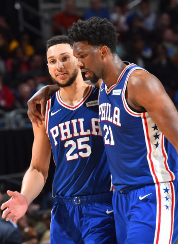 Embiid y Simmons vitales, Bucks puede con los Knicks y otra exhibición de Mitchell