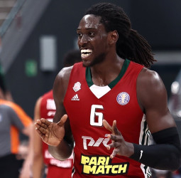 El Fenerbahce negocia con Johnathan Motley