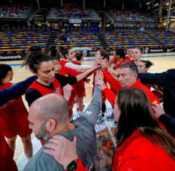 La Selección Femenina inaugura en Szekszard la era Miguel Méndez