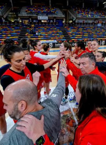 La Selección Femenina inaugura en Szekszard la era Miguel Méndez