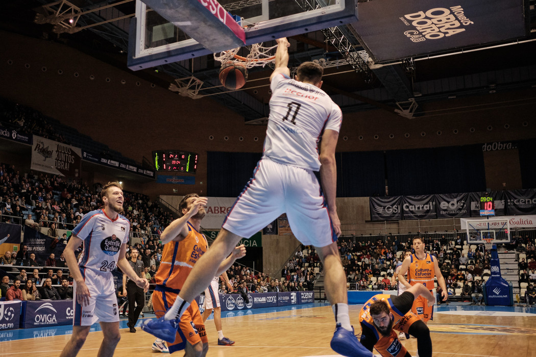 El Valencia se funde en las Calderas do Sar (86-83)