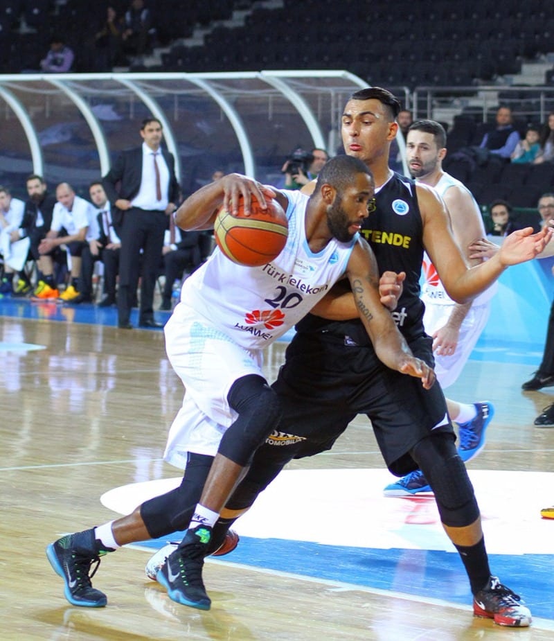 El Laboral Kutxa se vuelve a interesar por Eric Buckner